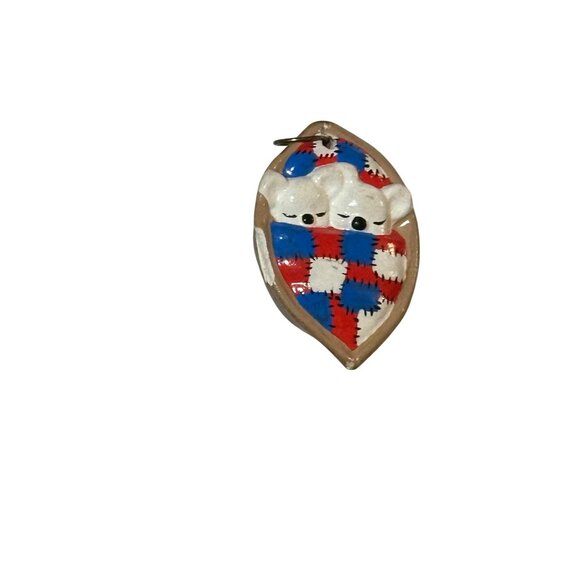 Vintage Ceramic Sleeping Bears Pendant Red Blue Blanket With FLAW - Picture 4 of 5
